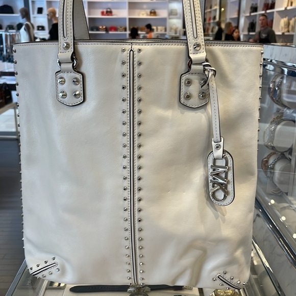 Michael Kors Astor Large Studded Leather
N/S Tote Bag Handbag Optic
NWT - Picture 1 of 16